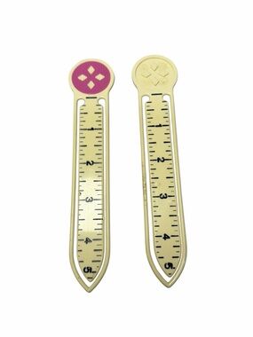 Vintage pair of DYNO knitting row markers made in Spain.